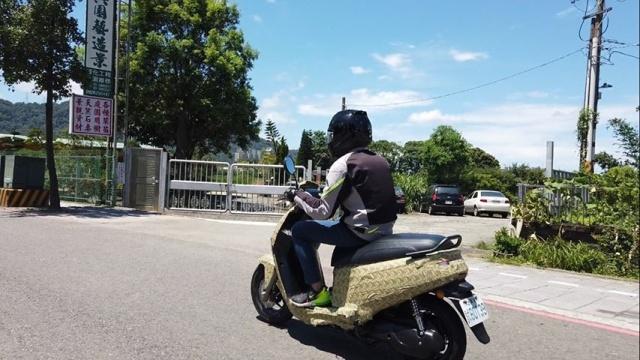 eReady 首款電動機車的偽裝測試圖被網友拍到。