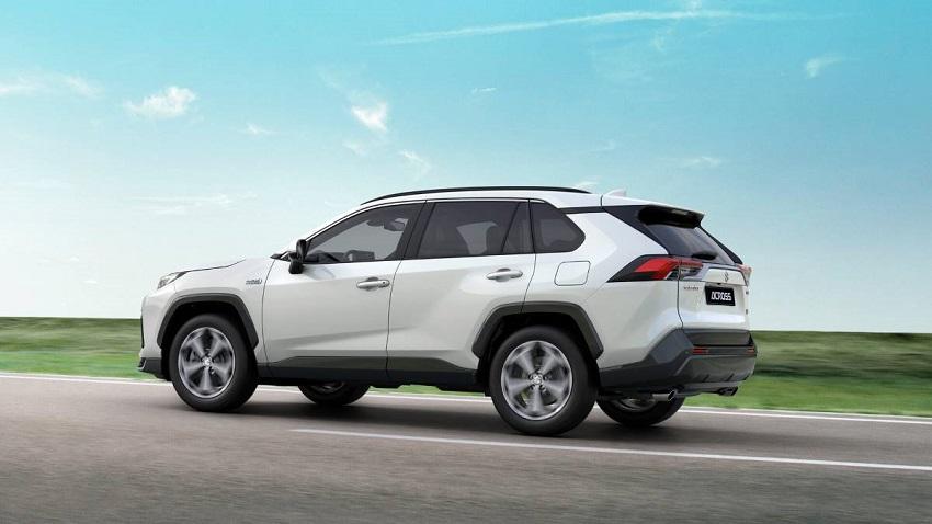 借用全球銷售正夯的 Toyota RAV4 來造車,Suzuki Across 的誕生補足品牌中型休旅市場空缺。