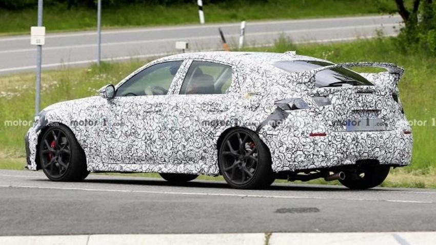 先前曝光的 Type R 車型則繼續追求更侵略的風格。