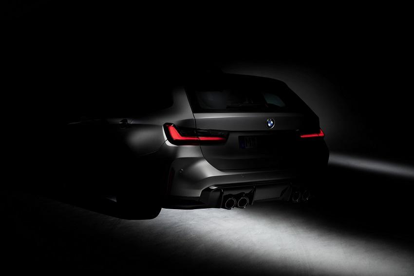 官方原廠搶先釋出預告登場照，M3 Touring 會有更跋扈空力套件，雙邊四出排氣管設計，光看令人熱血沸騰。