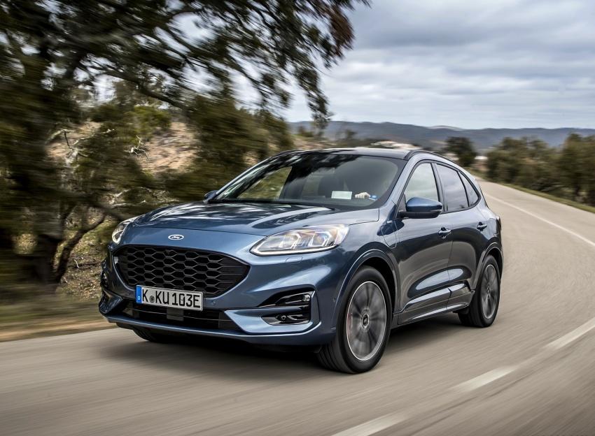 Ford Kuga 是榜單中唯一非日系品牌的休旅車，油電動力的油耗表現亮眼。