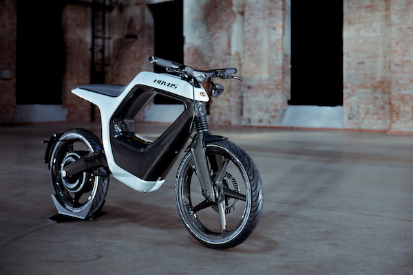 車重跟 50c.c. 一樣輕的電動機車正式發表，外媒直呼：這售價太驚人！