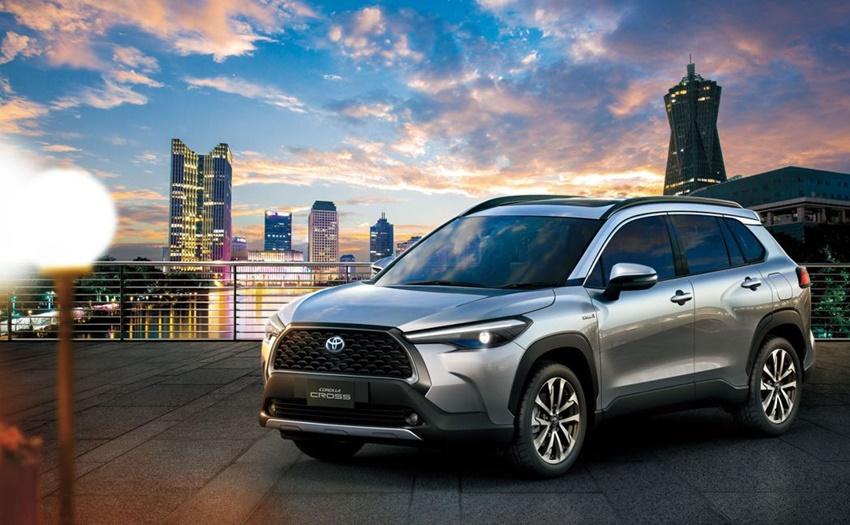 Corolla Cross 產品賣點提供全車系 7 氣囊與 TSS 安全系統，並有 1.8 NA、1.8 油電兩種引擎。