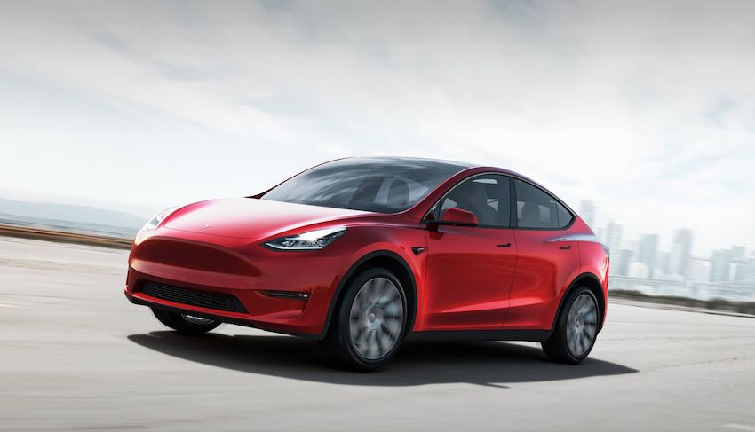 Tesla Model Y 是最新款的特斯拉休旅車，尺碼比 Model X 小。