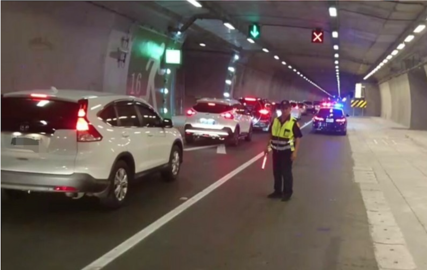 蘇花改觀音隧道今年 1 月 6 日通車後，假日車潮絡繹不絕。（資料照，記者江志雄翻攝）