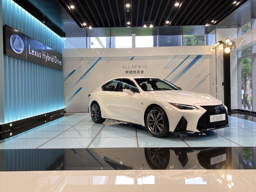 比改款前少了 40 萬元！Lexus IS 車系 12 月台灣開賣