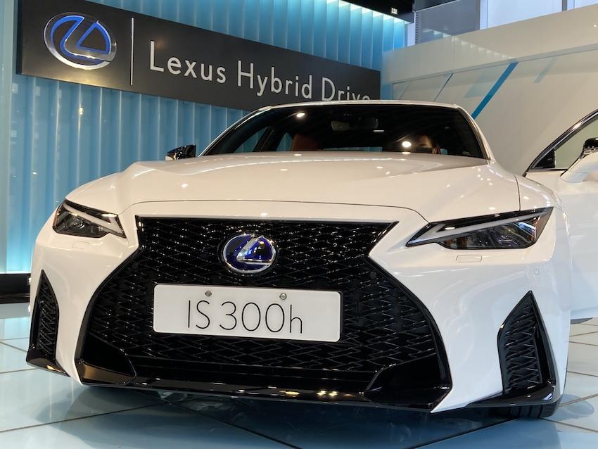 比改款前少了 40 萬元！Lexus IS 車系 12 月台灣開賣