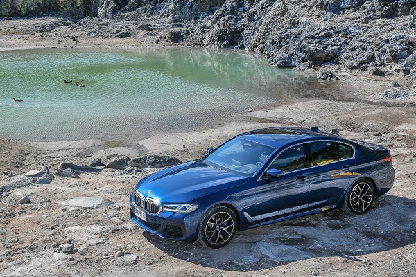 型男搭上潮科技，小改款 BMW 5 Series 試駕報告！