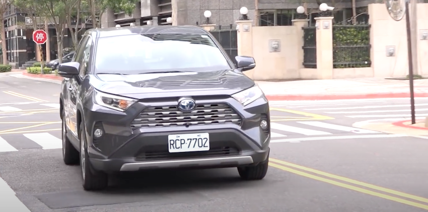 Toyota RAV4 是進口車的領頭羊，今年 1 至 10 月已累積近 2萬 8000 輛。