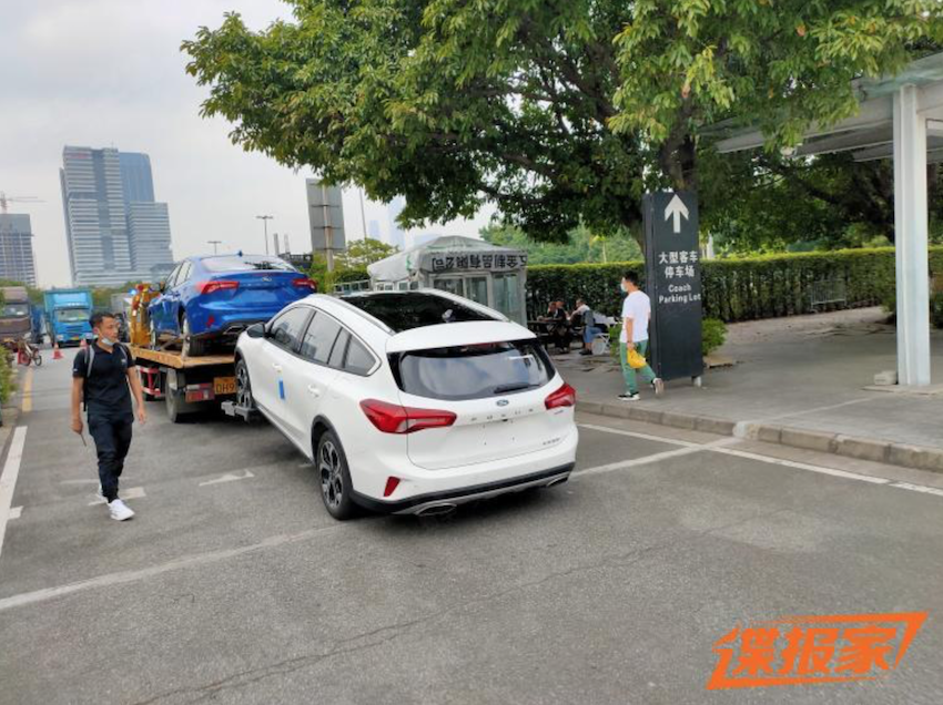 單邊雙出排氣管的規劃，讓 Focus Active Wagon 可以有性能車的視覺感。
