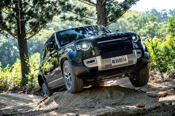 驍勇善戰的越野能者，新一代 Land Rover Defender 試駕報告！