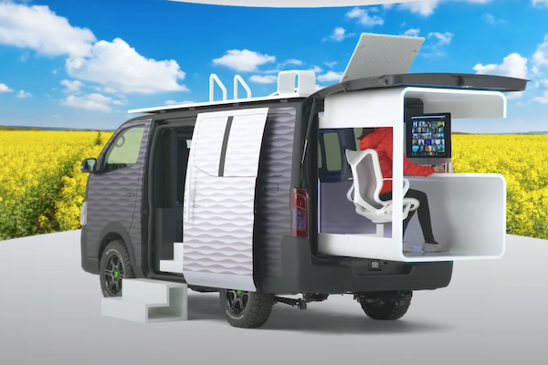 Nissan 改裝客貨車成行動辦公室！車頂還有露天陽台