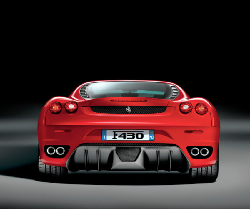 強大的 4.3 升 V8 引擎，讓 F430 只要 4 秒就能完成 0 百加速。