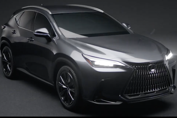 疑似 Lexus NX 大改款官方畫面曝光！中控大螢幕與連貫式尾燈是新特色