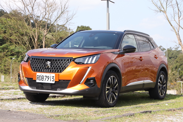 有顏值外在、科技內裝跟低稅金優勢！Peugeot 2008 小休旅試駕