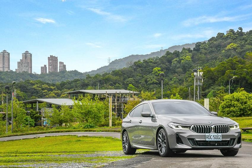 揉合轎車操控、跑旅的外型、不亞於休旅車的車室空間，把三位一體以最好的方式詮釋出來。