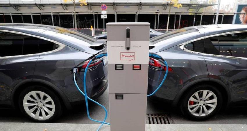 隨著電動車日益普及，以及中國持續傳出可能限制稀土出口，製造電動車電池所需的關鍵礦物供應也備受關注，美國即傳出，為了應對中國礦業者的挑戰，其正協助美國採礦業者和電池製造商向加拿大擴張。（路透）