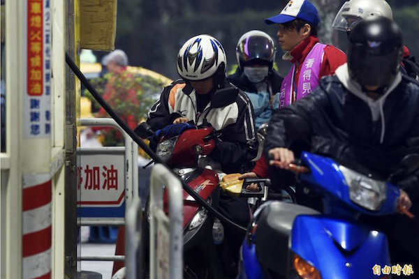 油價連 6 漲！ 明起汽、柴油各調漲 0.3 元及 0.2 元