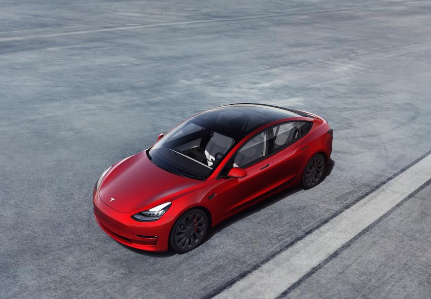 Tesla Model 3 在 3 月再次爆大量,站上豪華車第二名。