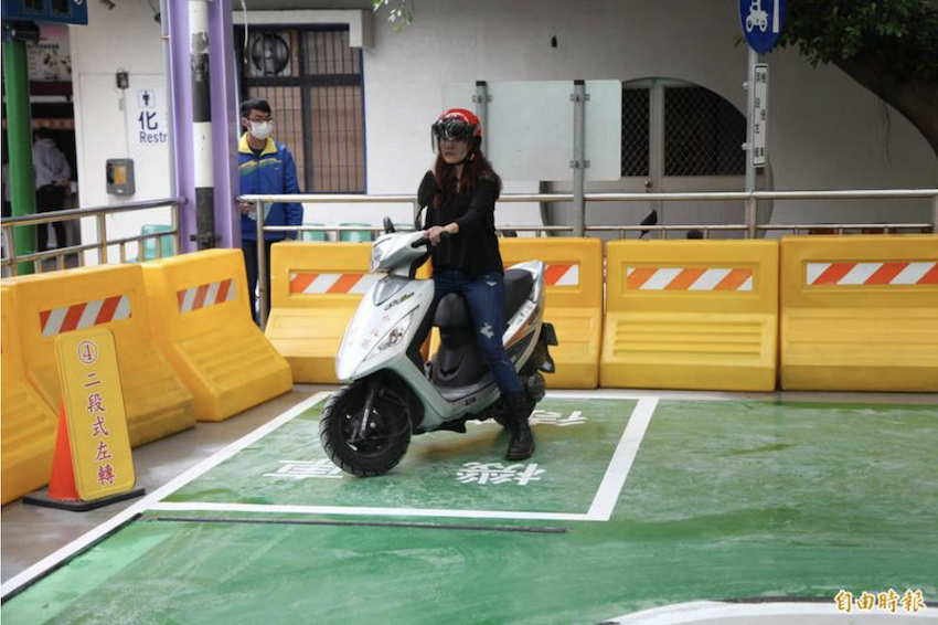 機車考照變革，今年 5 月 3 日起持有汽車駕照報考機車駕照仍需考筆試，每年約 5 萬人受影響。（資料照）