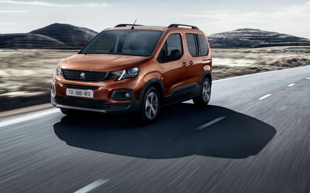 Peugeot Rifter 入門的兩個車型，為手排設定。
