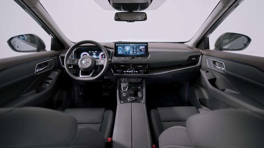 軸距為 2706mm，車內格局相當寬敞舒適。