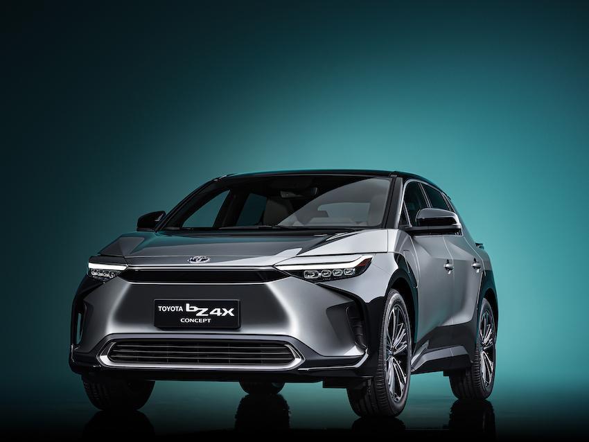 Toyota 在上海車展推出首款 bZ4X 電動概念車。