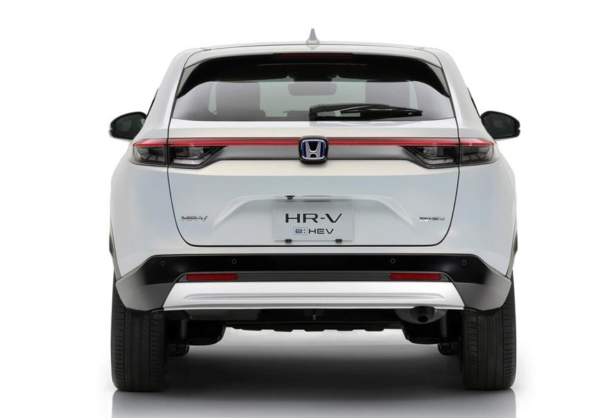 與車頭華麗感不同，車尾造型反而走時尚精簡風格。