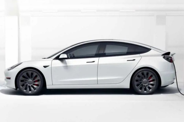 舊愛還是最美？加州電動車調查 20% 車主想回頭開燃油車！