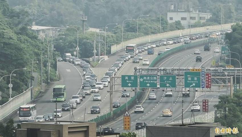 為避免端午連假疫情再升溫，交通部公路總局宣布，取消今年度端午連假原有的6大優惠措施。圖為示意圖。（資料照）