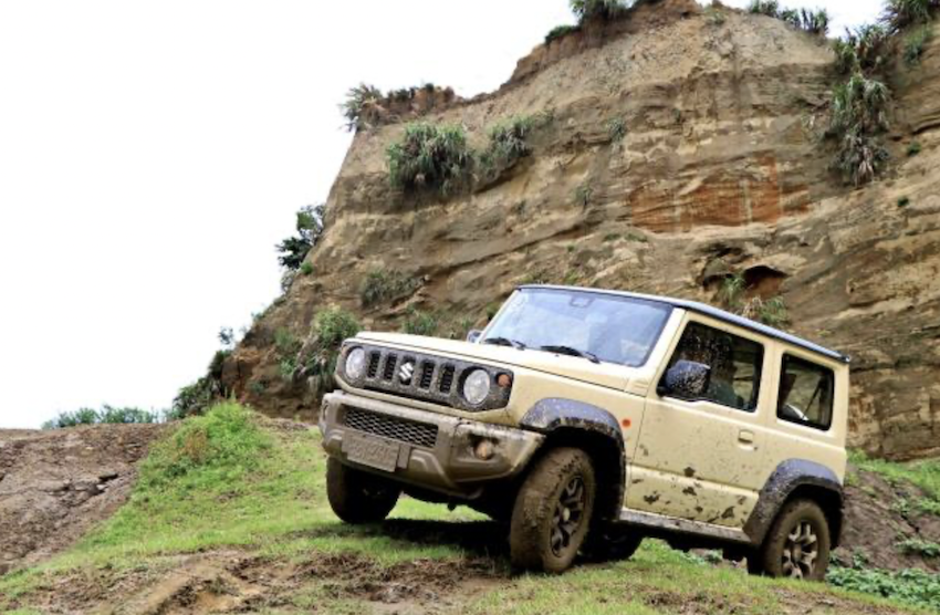 大改款的 Jimny，搭輕油電的可能性越來越高，預計 2024 年上市。（攝影：記者蘇銘翰）