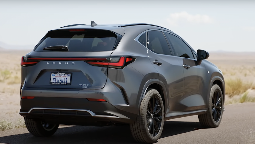 車尾改成 Lexus 字樣置中的設計，是網友討論最多的部分。