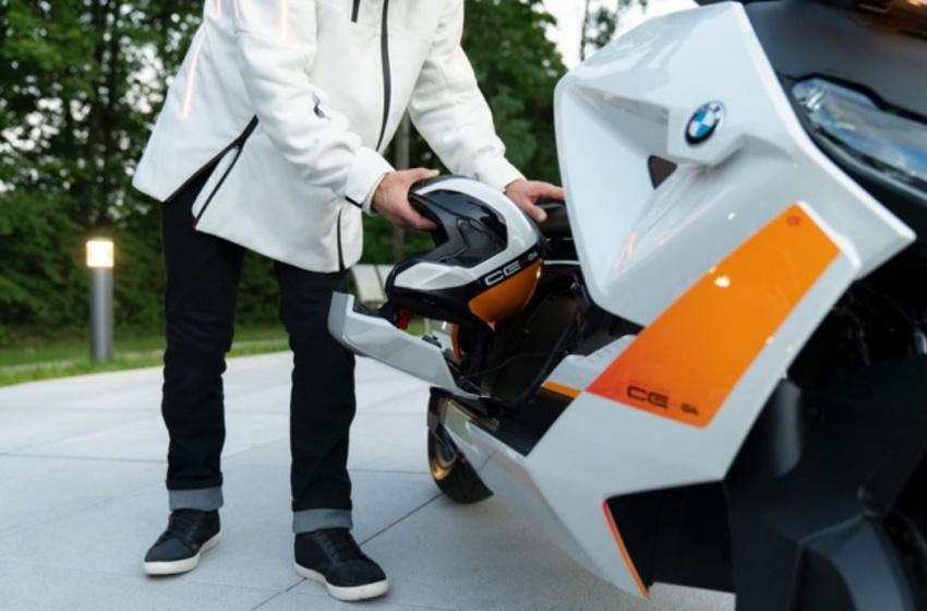 CE 04 概念車具有寬敞置物空間，並且採用獨特的側開式。