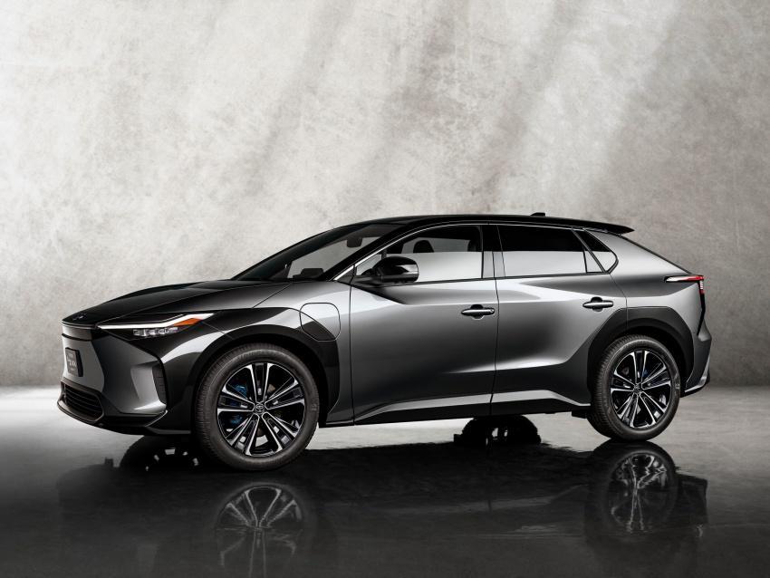 Toyota 首款電動車 bZ4X 預計在今年底就會亮相，並於明年初開始上市銷售。