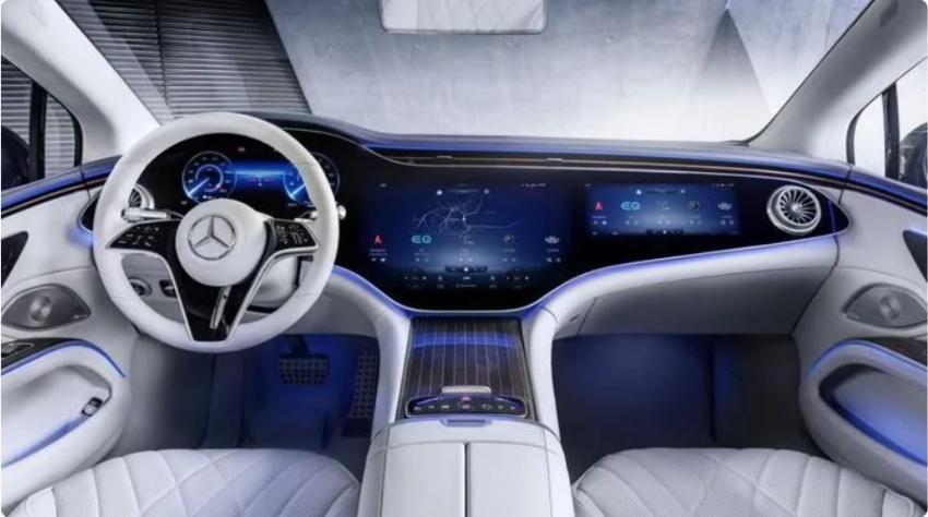 全新 E-Class 內裝有望導入 EQS 上的 MBUX Hyperscreen 全螢幕操控系統。