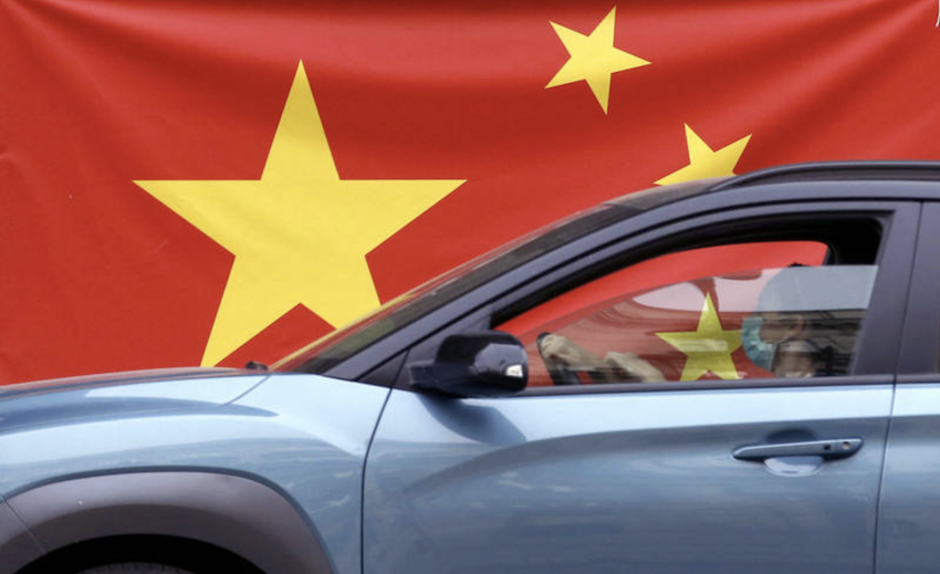 車用晶片荒未解，中國新車銷量出現 2 位數下降。（示意圖，美聯社）