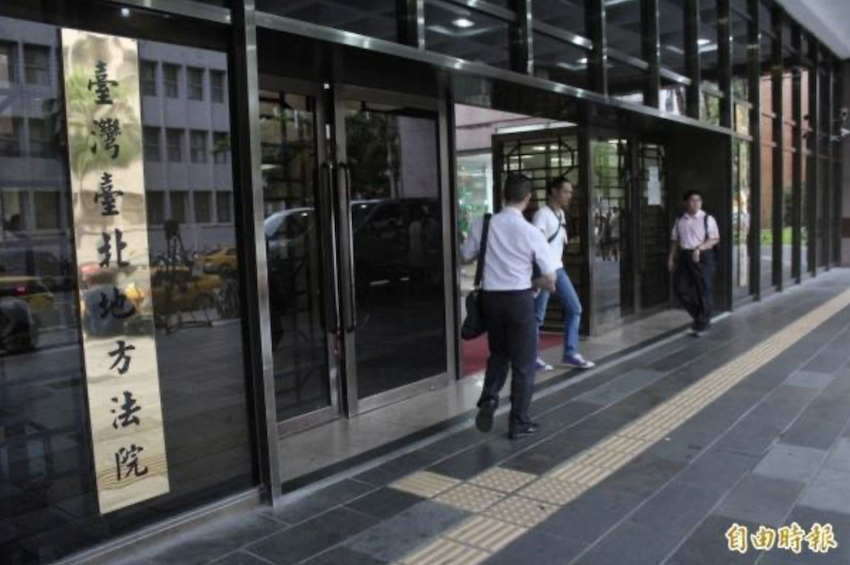 北院認為，曾男下交流道前未打方向燈又跨越到最外側減速車道，但違規地點與時間均在 6 公里或 6 分鐘內，不符道交條例第 85 條之 1 的連續舉發規定，故判決撤銷其中 1 張。（資料照）