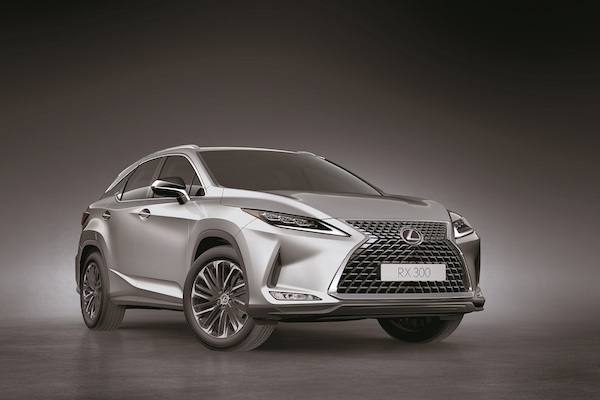 Lexus RX 300 限量曜黑時尚版首登場！智聯車載系統成 RX 標配