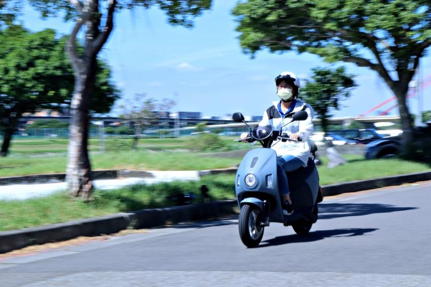 由於較輕的車重以及較小的輪圈設定，整體騎乘相當輕巧靈活。