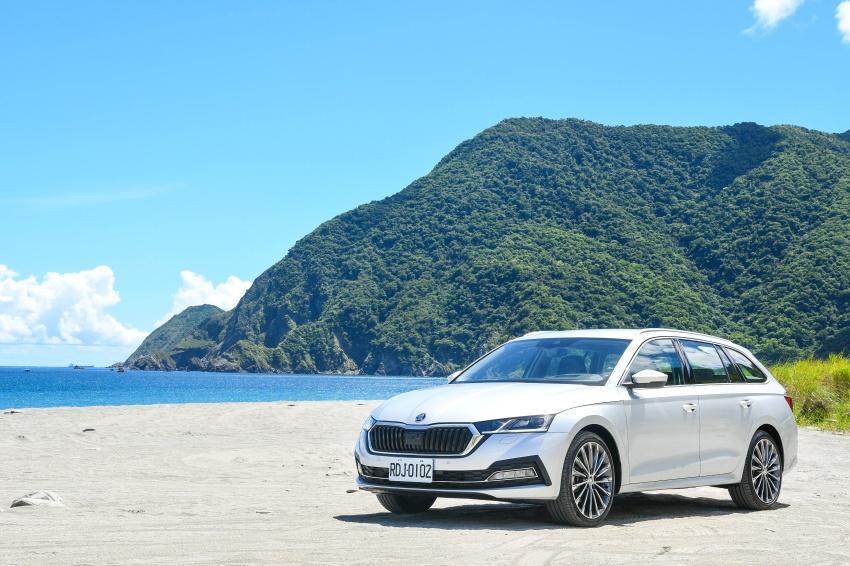 新款 SKODA Octavia 以售價 100 萬元的預算，讓車主可擁有 250 萬元級距車款的高規配備。