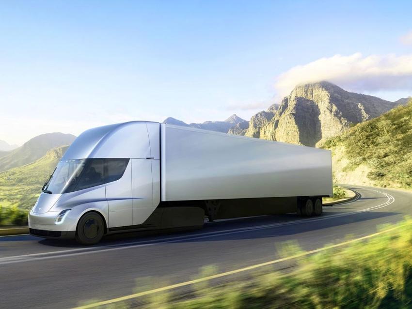 電動卡車 Semi 從 2017 年發表以來，經過多次推遲，近日確定將於 2023 年量產。