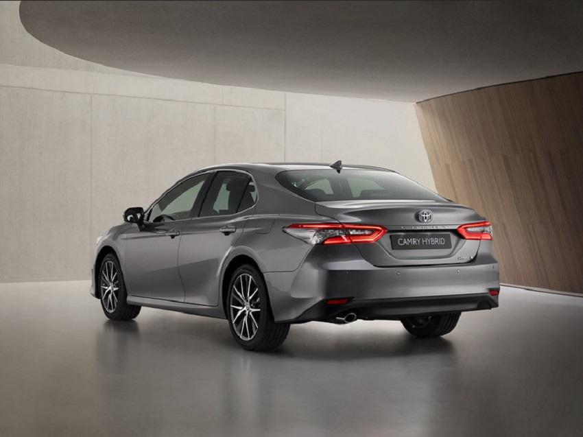 The small facelifted Toyota Camry has been discontinued after only 2 ...