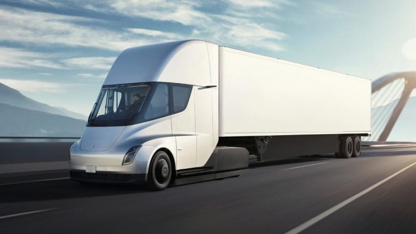 Tesla Semi 具備 800 公里續航力，並擁有出色性能。