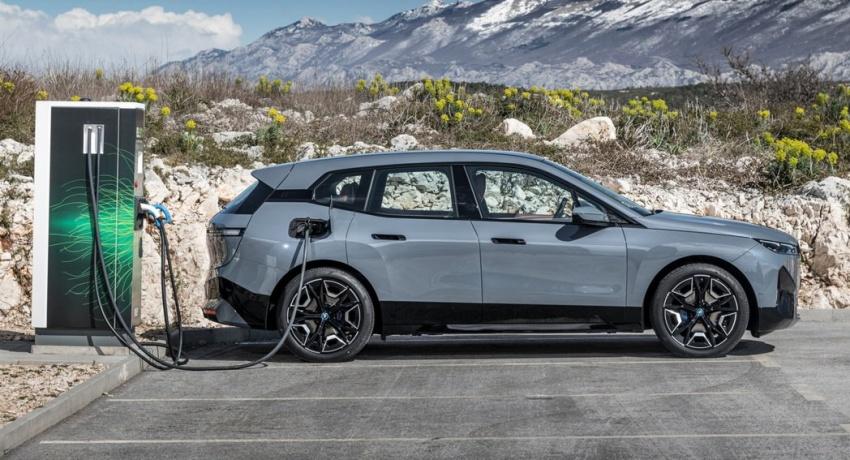 BMW 指出像挪威、荷蘭等充電設施完善的國家，將會全面電動化，僅販售電動車款。