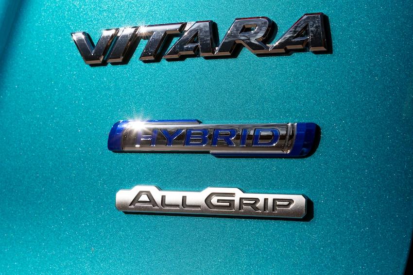 在車尾名牌也多了 Hybrid 字樣，說明 Vitara 輕油電的特質。