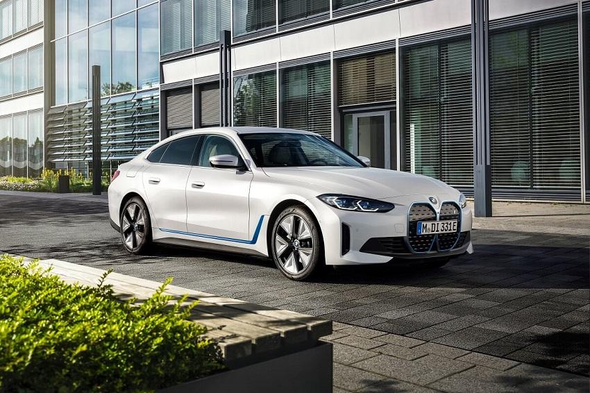 BMW i4 開出 250 萬元預售價，價格與汽油的 4 Series Gran Coupe 相當。