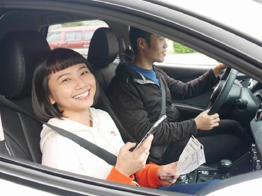 新北市路邊停車費使用行動支付，將自明年元旦起加碼推出「滿3送5、新用戶再享前3個月6折」優惠。（新北市交通局提供）