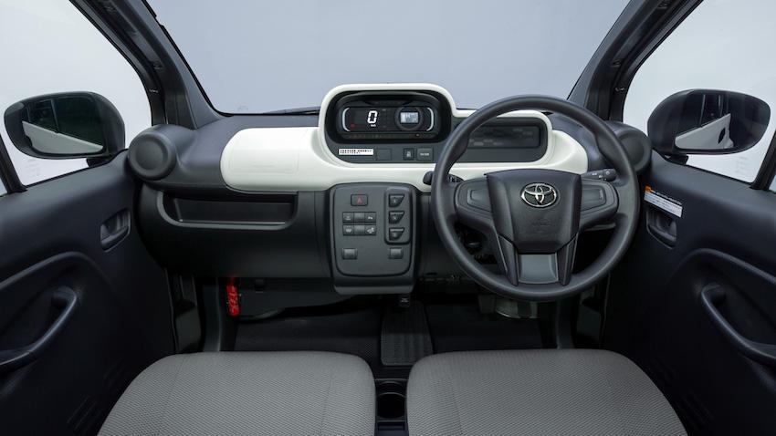 X 車型的車內無空調，因此連出風口都封起來。
