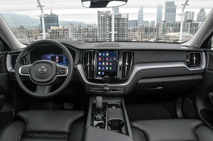 小改款 XC60 最重要導入與 Google 合作開發的車載系統，無須再透過手機作遠端連結。