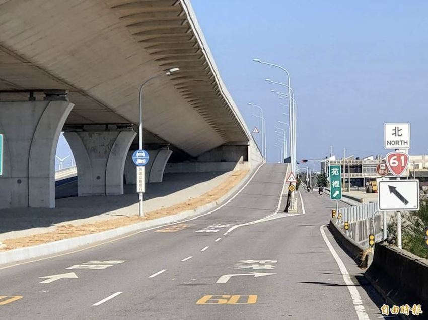 原 PO 指出，他使用 Google Maps 時常常遇到「匝道」就卡關，引發熱議，圖為苗栗縣西濱苑裡段匝道，與新聞事件無關。（資料照）